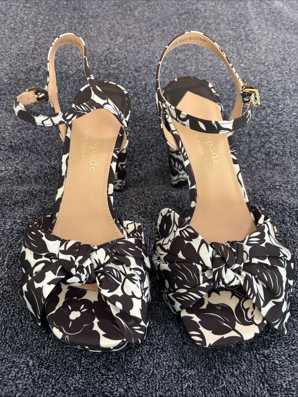 Kate Spade Bow Heels - Picture 5 of 7